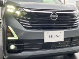 配光特性に優れ路肩まで明るく照らすLEDライトを採用
