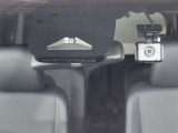 ドライブレコーダー装備:車の走行中の主に外観を中心に記録する撮影機材です!交通事故発生時の責任の所在を明確にしたり、観光等を記録するのにも役立ちます!