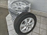 ●15インチアルミホイール(マイナーチェンジ前のメーカーOP)&ヨコハマ ice GUARD iG50PLUS 185/65R15 溝残約5〜5.5mm(スノープラットフォームから1.0〜1.5mm)