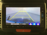 バックでの車庫入れも安心です! リアカメラが付いているバックモニター付のナビを装備しております。操作線もついており距離感も画面から確認できます。