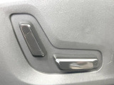 ●パワーシート:シート位置の&ldquo;前後と背もたれの&ldquo;角度の微調整が可能となります。手動設定のシートよりも、より細やかな設定ができるのがポイントです。
