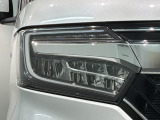 LEDヘッドライトは、点灯の瞬間から最大光量を発揮し、突然暗くなるトンネルなどでの安定感を高めます。