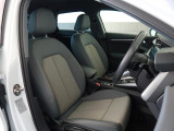 Audi車はどの車種も全てレザーハンドルです。そこにはAudiのこだわりがあり質感の高いレザーでしっかりと手に馴染み、高級感を演出します。