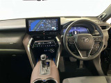 運転席は見やすく整理され、ナビも美しく装着され操作性にも優れています!