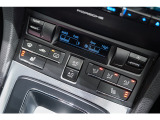 シートヒーター搭載で、寒い時期でも素早く快適に、運転をお楽しみいただけます。