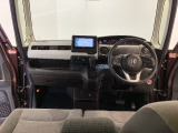 【前方視界】開放的な前方視界!運転がしやすく疲れにくいです♪窓が大きく、見通しがとっても良いおクルマですよ♪