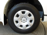タイヤサイズは195/80R15です