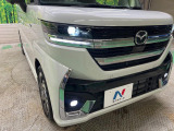 【LEDヘッドライト】悪天候や夜間走行時も良好な視界を確保し安心して運転できる高輝度LEDヘッドライトを装備!点灯速度が早く、消費電力も抑えられています。