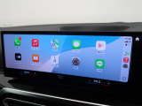 【アップルカープレイ】iPhoneがBMW車両とワイヤレスで接続されます。Apple CarPlayでは、オーディオストリーミングやメッセージングアプリがディスプレイに表示されます。