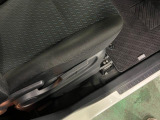 痛みの出やすい運転席シートの角、フロアマット、座面、ともに良好です