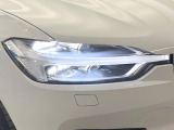 ●LEDヘッドライト:夜間走行時も良好な視界を確保し安心して運転できる高輝度LEDヘッドライトを装備!点灯速度が早く、消費電力も抑えられています。