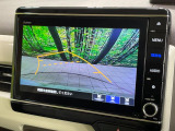 【バックカメラ】駐車時に後方がリアルタイム映像で確認できます。大型商業施設や立体駐車場での駐車時や、夜間のバック時に大活躍!運転スキルに関わらず、今や必須となった装備のひとつです!