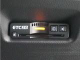 ◆ETC2.0装着◆進化したドライブ体験。料金収受システムだけだったETCが生まれ変わって、高速道路を賢く使うETC2.0に進化しました。多彩な情報サービスが便利で快適なドライブ体験を提供します。