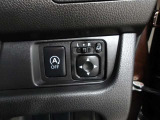 運転席から左右のドアミラーの開閉が可能です♪駐車場でのドアミラーの折り畳みが簡単です♪