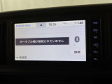 <Bluetooth>スマートフォンなどの機器と車をBluetoothで接続すると、ワイヤレスで音楽を再生できます。