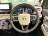 インテリアに合わせたデザインのステアリングは、運転される方のことも考え、運転しやすい形状、大きさです。是非一度、実際に触ってお確かめください。