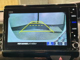 リバースギアに入れるだけで後方の表示へ切り替わります。夜間や雨の日の駐車も楽になりますよ。