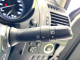 【オートライト】周りの明るさに応じて自動でヘッドライトの点灯・消灯ができる機能です!ライトの付け忘れ・消し忘れなどが無くなり、雨の日や夕方の走行も安心!トンネル通過時も便利ですね♪