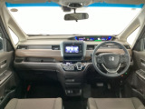 【前方視界】開放的な前方視界!運転がしやすく疲れにくいです♪窓が大きく、見通しがとっても良いおクルマですよ♪