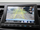 バックカメラの画像です。ガイドラインがスムースな車庫入れをサポートいたします。車庫入れの安心感がアップしますね。