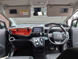 見通しのよいすっきりとした視界で、誰でも運転しやすいです。運転のしやすさは疲れにくさにも繋がりますよ♪