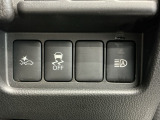 ブレーキの補助操作を行い減速して衝突被害を軽減する衝突軽減ブレーキ、車がカーブの外側へ膨らんだり内側へ巻き込んだりする挙動を防止する横滑り防止装置、オートマチックハイビーム付きです!