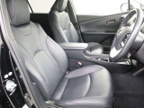 見えないところまで徹底洗浄!中古車をキレイで気持ちよくお乗りいただけるよう、トヨタ認定中古車はしっかりクリーニング。エンジンルームやシートを外した洗浄まで目に見えないところまで徹底的に洗浄しています。