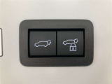 バックドアの開閉が電動操作可能。荷物の出し入れもラクラクです。