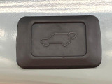 【パワーバックドア】スマートキーや運転席のボタンを押すだけでリアゲートが自動で開閉します!荷物を持っている時や、高い位置にあるバックドアを閉める際に便利な機能です♪