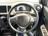 インテリアに合わせたデザインのステアリングは、運転される方のことも考え、運転しやすい形状、大きさです。是非一度、実際に触ってお確かめください。