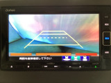 バックでの車庫入れも安心です! リアカメラが付いているバックモニター付のナビを装備しております。操作線もついており距離感も画面から確認できます。