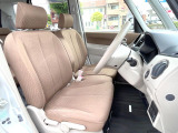 運転席シート廻りは使用感も少なく、良好な状態となっています。前オーナー様が丁寧に使っていたことがよくわかりますね。