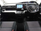 ◆視界広々で非常に運転しやすくロングドライブでも疲れを感じさせないすっきりとまとまったインパネ周りです。