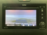 【バックカメラ】運転が苦手な方も車庫入れラクラクです!ギアをリバースに入れれば自動的に切り換わりますので、面倒な操作は不要です♪狭い駐車場もお車を傷つけず安心ですね!