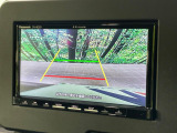 【バックカメラ】駐車時に後方がリアルタイム映像で確認できます。大型商業施設や立体駐車場での駐車時や、夜間のバック時に大活躍!運転スキルに関わらず、今や必須となった装備のひとつです!