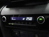 車内の温度管理に便利なオートエアコン☆