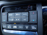 オートエアコンは左右席で独立温度コントロールが可能です。運転席はキンキンに冷やして助手席はマイルドにと言った設定が可能です☆暑さ寒さでケンカすることもなくなりますね♪