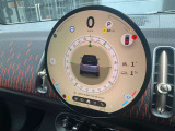 車両の詳細、ご質問につきましては、弊社営業スタッフまでお気軽にご連絡下さいませ。遠方のお客様には実車の詳細画像送信も承ります。お客様からのお問合せをお待ち致しております。