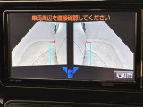 幅も大きいクルマなので、すれ違いも心配ですよね。バックカメラだけでなく、サイドカメラも装備しています。裏道のすれ違いの時なども、活躍してくれます。