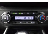 ★エアコンはオートタイプが装着済みです!オートモードにしておけば、車内温度を設定するだけで風の料や吹き出し口の切り替えを機械が行ってくれます!一年中快適な環境を作れますよ♪