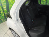 後部座席も気になるようなキズ・汚れやへたり等、大きなダメージはなく、良好な状態です。