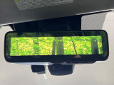 【スマートリヤビューミラー】後席の大きな荷物や同乗者で後方が確認しづらい時でも安心!カメラが撮影した車両後方の映像をルームミラー内に表示。クリアな視界で状況の確認が可能です!