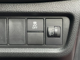 運転席右側に横滑り防止【VSA】のスイッチやヘッドライトのレベライザーがついています。