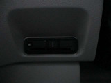 ETC車載器のお写真です。高速道路など、有料道路を通過する際には大変便利な装備です。