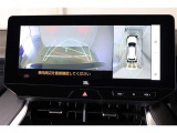 車両を上から見たような映像表示するパノラミックビューモニター付き!