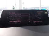 ハンドル操作をアシストすることにより車線からの逸脱回避を支援します。