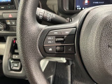 ステアリングにオーディオ操作スイッチが付いています。オーディオ画面に直接タッチしなくても操作が出来ますので、運転に集中できます。