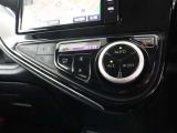 オートエアコン付車です。自動で温度と風量を設定する優れものです。