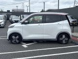 当店は照明・屋根付きスペースございますので雨天時も安心して現車確認が可能です。