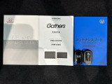スマートキーは鍵をバッグに入れたままでもドアロックの開閉やエンジンのON・OFFができます。夜間や雨の日も鍵を探さなくて良いので便利です。
